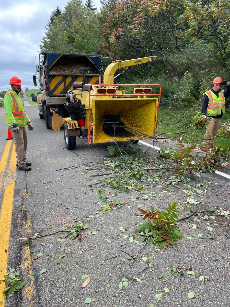 NYSDOTBuffalo's tweet photo. A crew from our Chautauqua County maintenance residency trimming trees along Route 76 in the town of Sherman

Use caution and obey all traffic control devices when driving through a work zone https://t.co/5PItI5w64d