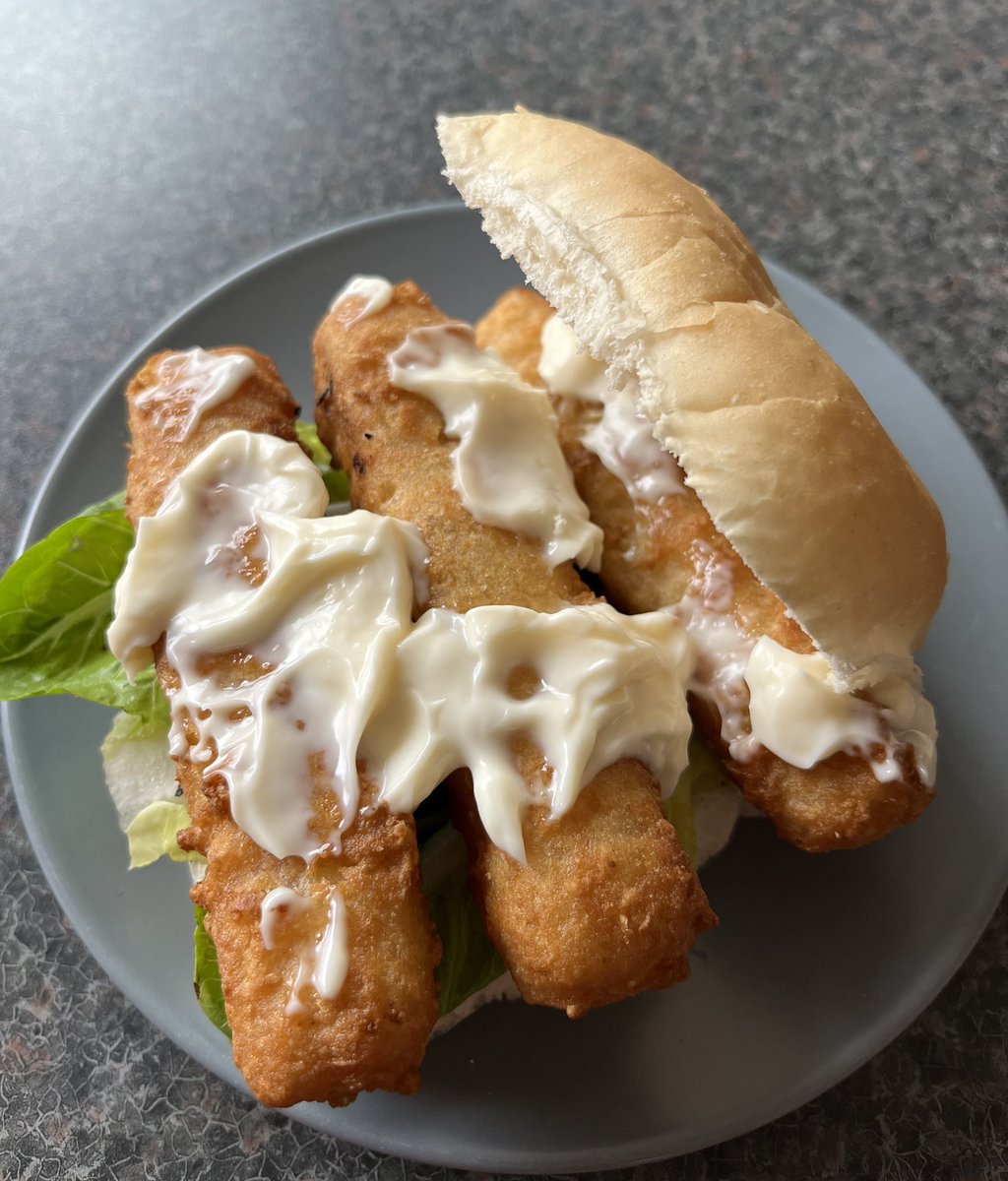 Sedgesnackbar's tweet photo. Chefs had a day off 🤦‍♀️

Coming to the Sedge snack bar, will only be made to order (10mins cook time).

The Sedge “Jumbo Fish Finger” butty, with lettuce and Tartare Sauce (sauce and lettuce optional) @Liversedge_FC @SedgeSupporters 

£4 https://t.co/0PFZdknN6e
