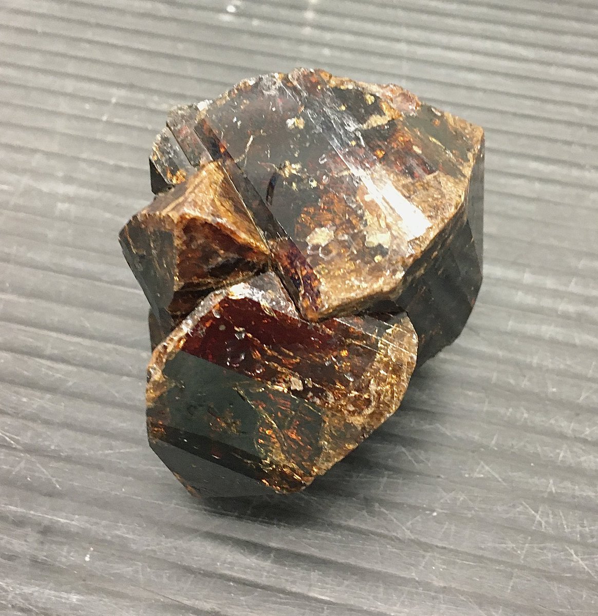 In honour of the newly crowned #MinCup23 winner zircon, here is one of my favourite specimens of the mineral. This crystal cluster is from Seiland Island, Norway. #MineralMonday #GeoscienceTwitter