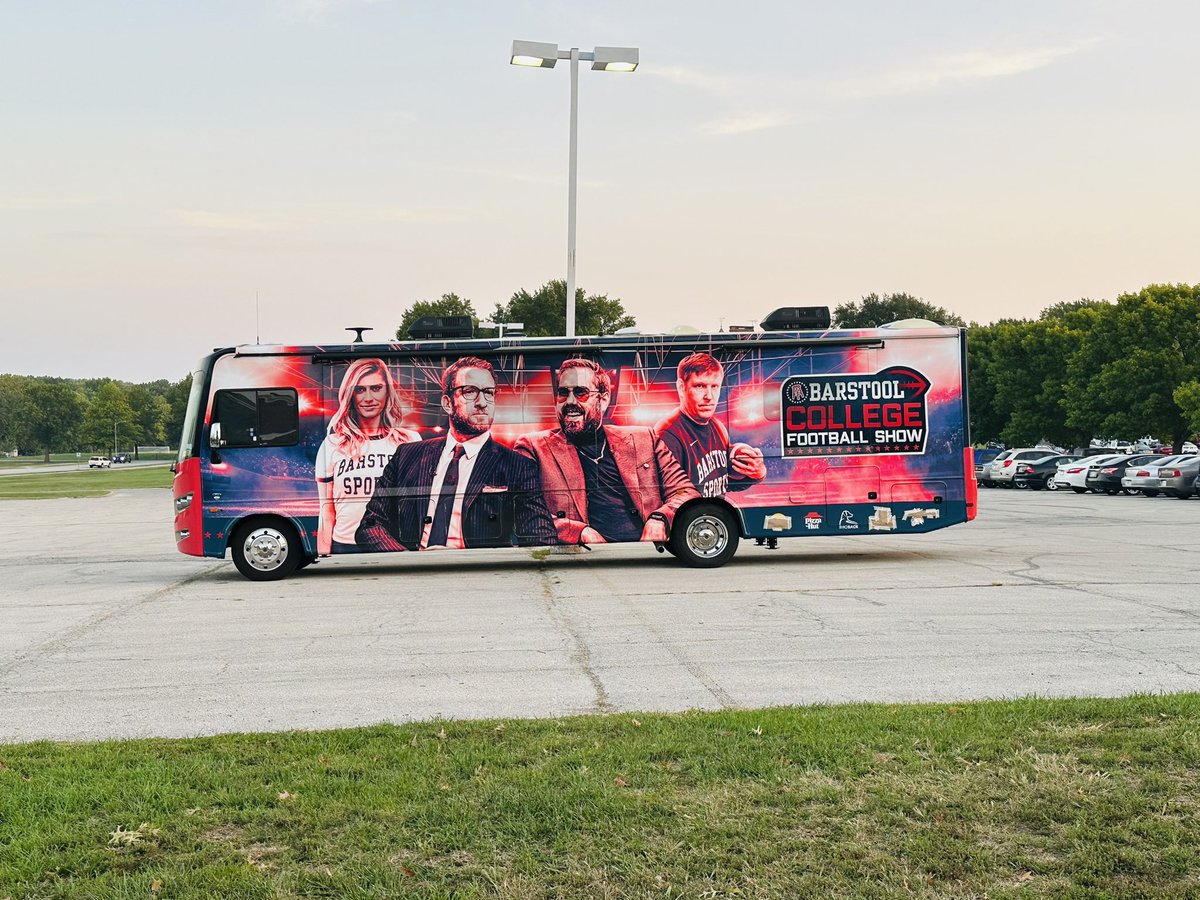 We got the @BarstoolCFB bus on campus! Let’s get @MNUFootball_ on the show! 😂😂😂