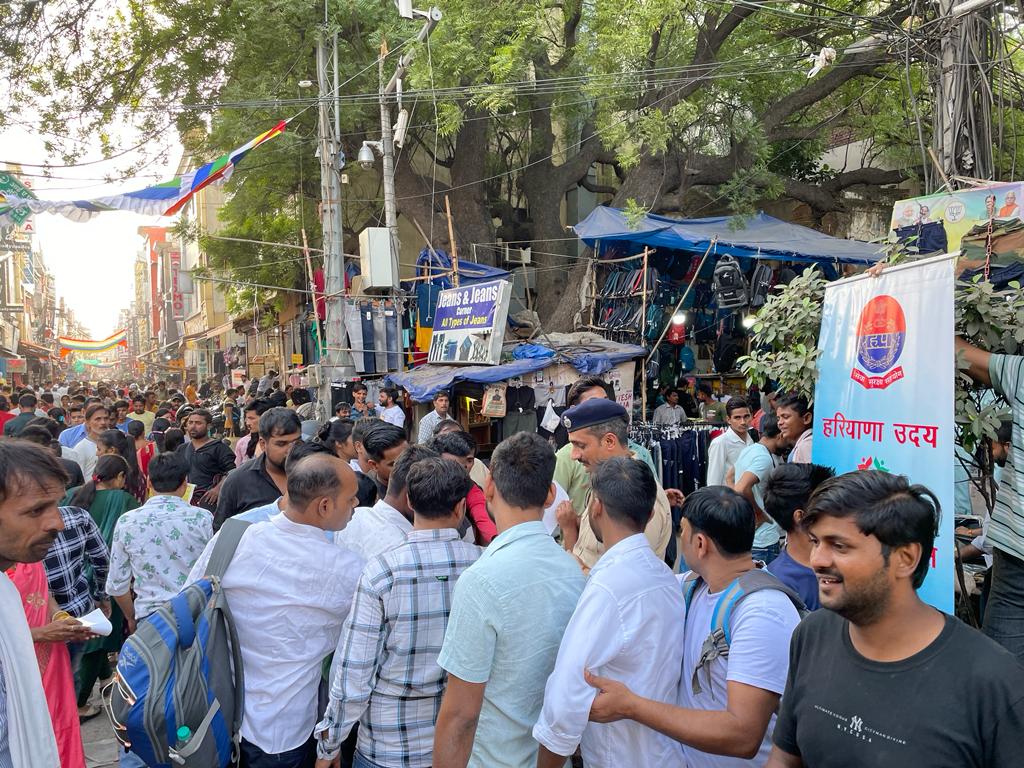 cyberpoliceggm's tweet photo. A Cyber Awareness/Police ki Pathshala programme organized during cyber security awareness month on 2nd Oct 2023 at Sadar Market &amp; Pataudi chowk, Gurugram by Cyber police Gurugram 
#Gurugrampolice
#Cyberawareness 
#Police_ki_pathshala
#Cyberpolicegurugram
#Haryanauday https://t.co/Tzn4jJwpds