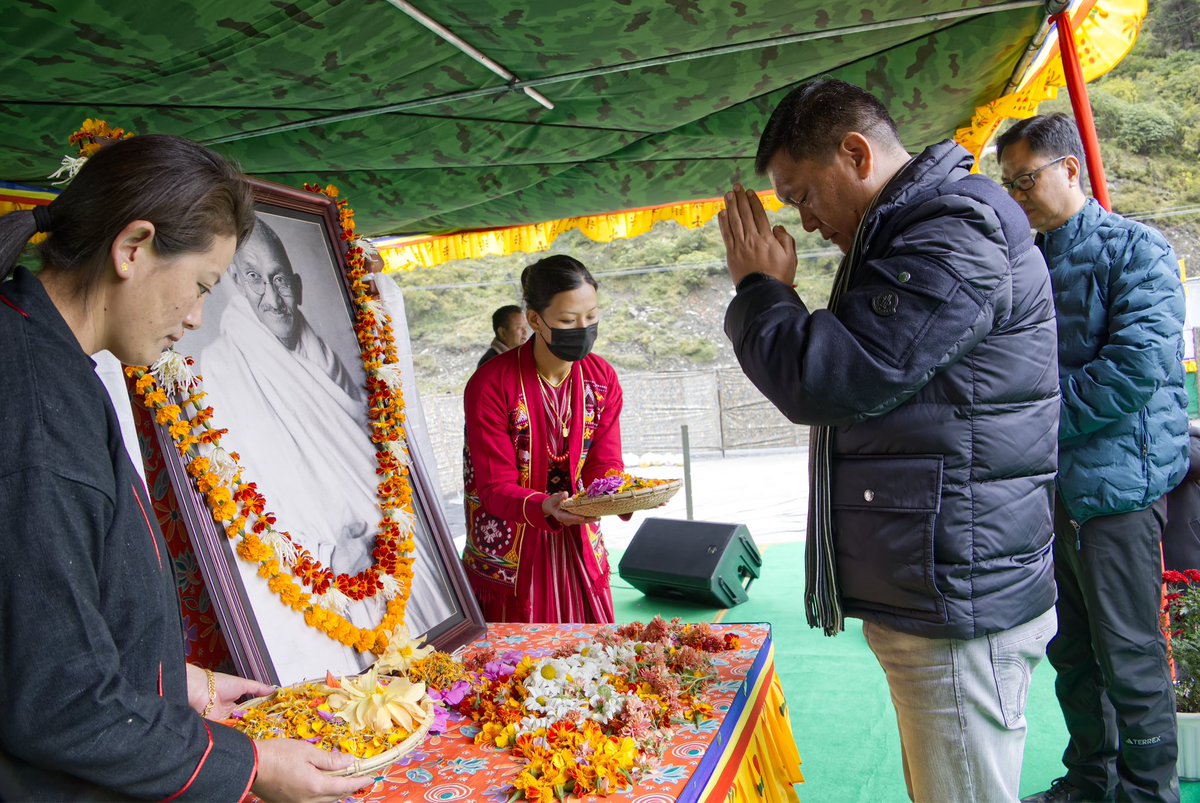 Had an unforgettable moment with brave jawans of Indian Army and <a href="/ITBP_official/">ITBP</a> at first village Mago, near the Tibet border in Tawang district. 

We together celebrated #GandhiJayanti. 

Offered heartfelt tribute to Father of the Nation Mahatma Gandhi.

1/n