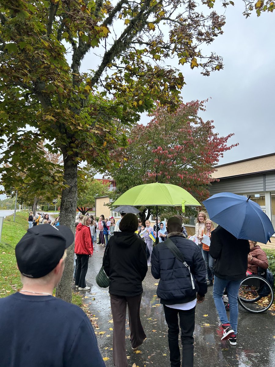 The <a href="/SpiritBear/">Spirit Bear</a> and I were so honoured to meet with children today and to hear the youth jurors share their truths and why they are so committed to making a world that is, as Landon Pearson would say, for for children🧡