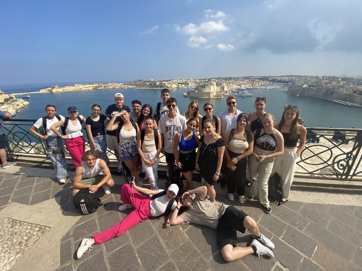 JeanQueinnec's tweet photo. N'hésitez pas à découvrir leurs aventures de nos élèves partis en découverte professionnelle à Malte et en Bulgarie : 📷📷📷
https://t.co/UNch0vCKD4...
https://t.co/VMF957VEpl... https://t.co/lKhUW9JbBg