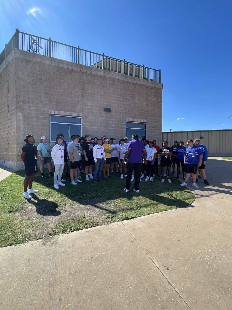 NelsonUFootball's tweet image. Thankful for all of the 24 recruits &amp;amp; parents that made it out for #RTP24 game day visit!!!! 
#SAMEPAGE
#RTP24