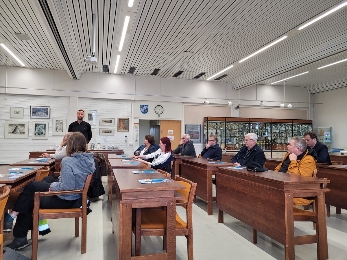 Kannonkosken valtuutettuja ja viranhaltijoita vierailulla tuulivoima-asioiden tiimoilta. Kiitos <a href="/MaRautiainen/">Markku Rautiainen</a> käynnistä.