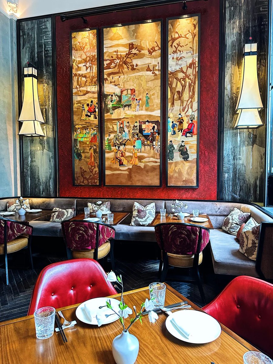 Aidancloud's tweet photo. I am already quite impressed with the decor, service and food of this hotel 😊 https://t.co/VBoK8Ma0xM