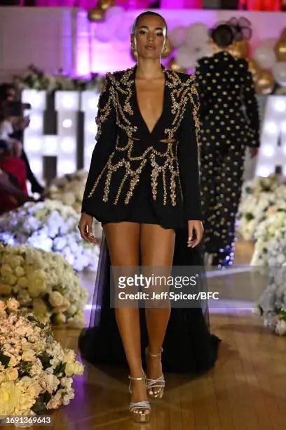 datgirlAdeola's tweet photo. These designers are redefining fashion! Things I love to see 😍😍
#MedlinBossTakesUK https://t.co/dh7LAJvoVa