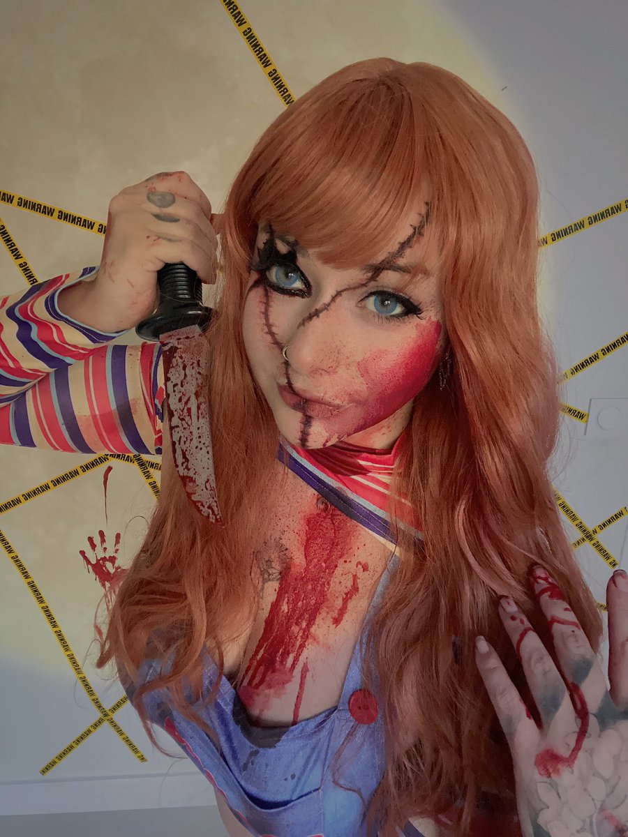 lunachandeesse's tweet photo. J’ai sortie mon contenu Chucky sur mon OnlyChan pour commencer le mois d’Halloween il y a une version soft et une version sanglante (je préfère la version sanglante 🔪)

https://t.co/fkRC8czsiU
Il y a -30% pour le mois d’octobre également vu que c’est mon mois d’anniversaire 🎂 https://t.co/wpCVWH5a37