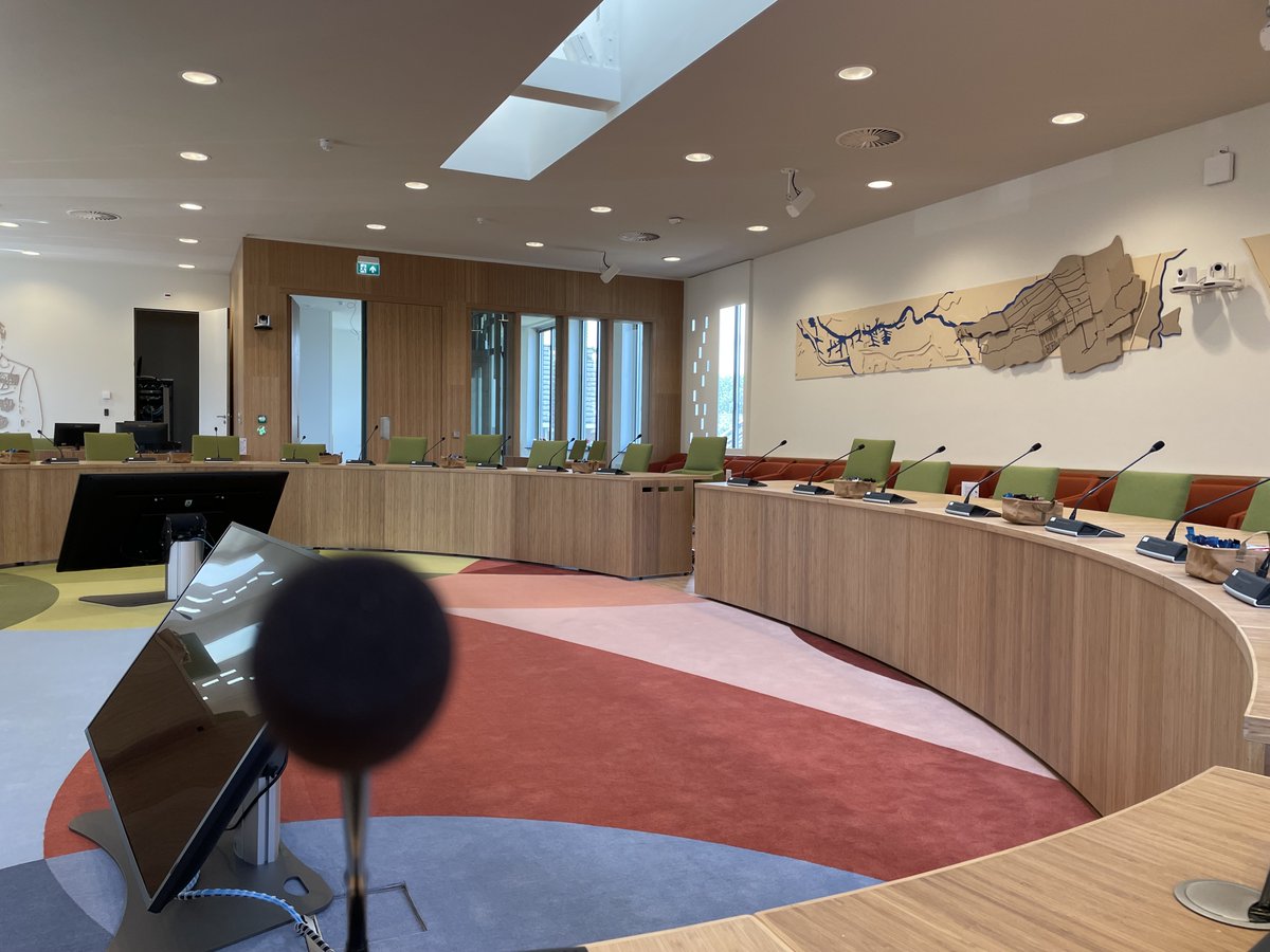 Op donderdagavond 5 oktober vergadert de commissie Samenleving, Duurzaamheid&amp;Bedrijfsvoering in De Spil in Bleskensgraaf. Op de agenda staat oa de Toekomstvisie 2050. Kijk voor de complete agenda én om de vergadering te volgen op is.gd/pHhMvC