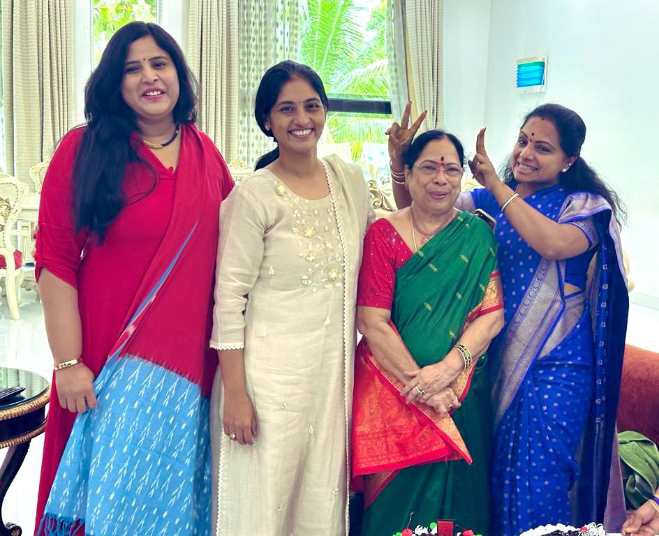 RaoKavitha's tweet photo. Happy birthday, Amma! Your love lights up our world! ❤️ https://t.co/VISRDTDMn9