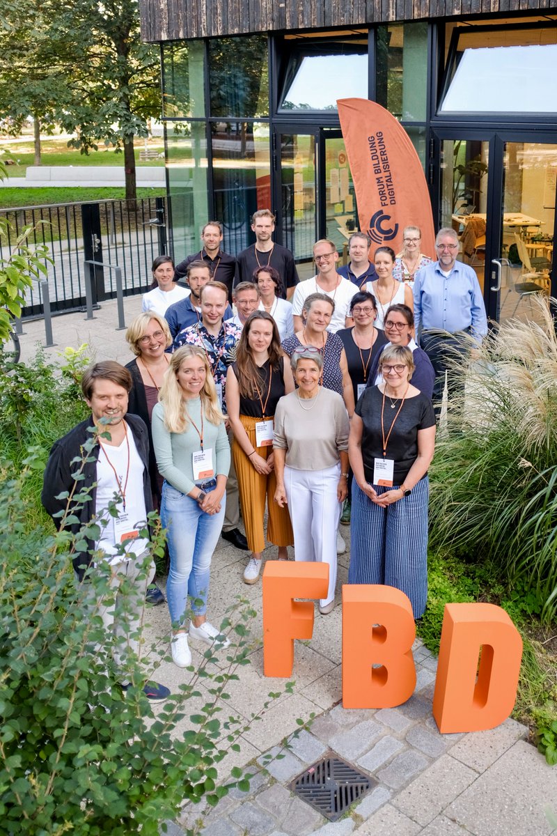 ForumBilDig's tweet photo. 👥 Am 28. &amp; 29.09. fand die Abschlussveranstaltung des #LabBD statt. 20 Schulleitungen, Schulträger &amp; Schulaufsichten aus 6 Regionen haben sich über ihre Utopien von Schule ausgetauscht &amp; wie sie Realität werden können. #twlz #AusDigitalWirdPotenzial

👉 https://t.co/Cg3KzkIipD https://t.co/wkiCQO7JK1