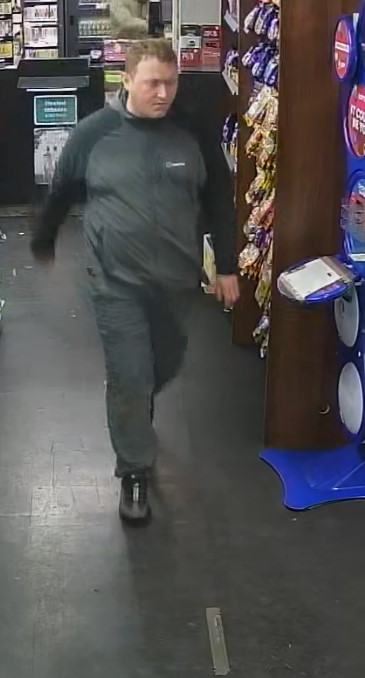 Do you recognise this man? We believe he could have information after a man was the victim of a knifepoint robbery on Scotland Road, in Liverpool, on 8th Sept. He had his phone and wallet stolen during the incident. Any info, please get in touch: orlo.uk/Bragl