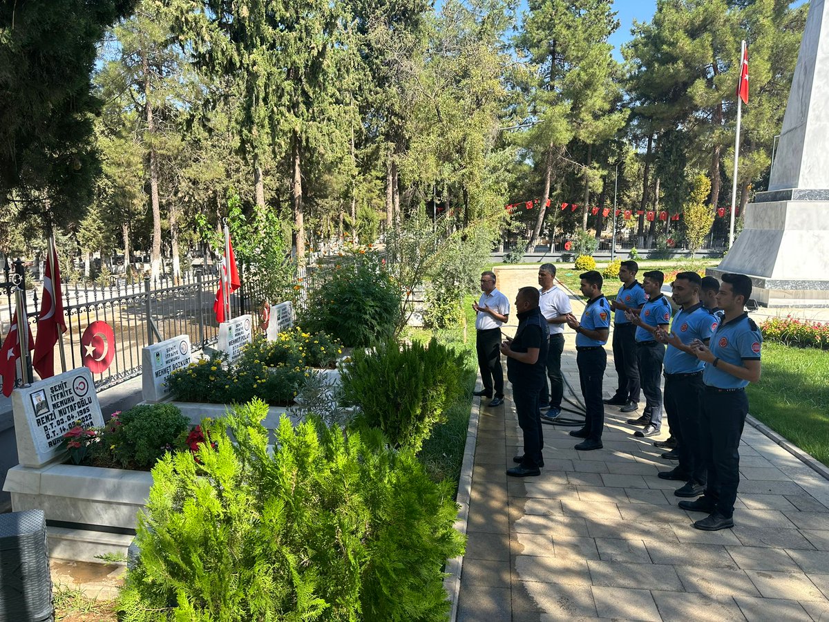 gbbitfaiye (@gbbitfaiye) on Twitter photo İtfaiye Daire Başkanımız Dr. Cafer Yılmaz, şube müdürlerimiz ile itfaiye personellerimiz, geçtiğimiz yıl görev şehidi olan kahraman mesai arkadaşlarımızı mezarları başında ziyarette bulunarak dua ettiler.
<a href="/GaziantepBeld/">Gaziantep Büyükşehir</a> <a href="/FatmaSahin/">Fatma Şahin</a> İtfaiye Daire Başkanımız Dr. Cafer Yılmaz, şube müdürlerimiz ile itfaiye personellerimiz, geçtiğimiz yıl görev şehidi olan kahraman mesai arkadaşlarımızı mezarları başında ziyarette bulunarak dua ettiler.
<a href="/GaziantepBeld/">Gaziantep Büyükşehir</a> <a href="/FatmaSahin/">Fatma Şahin</a>