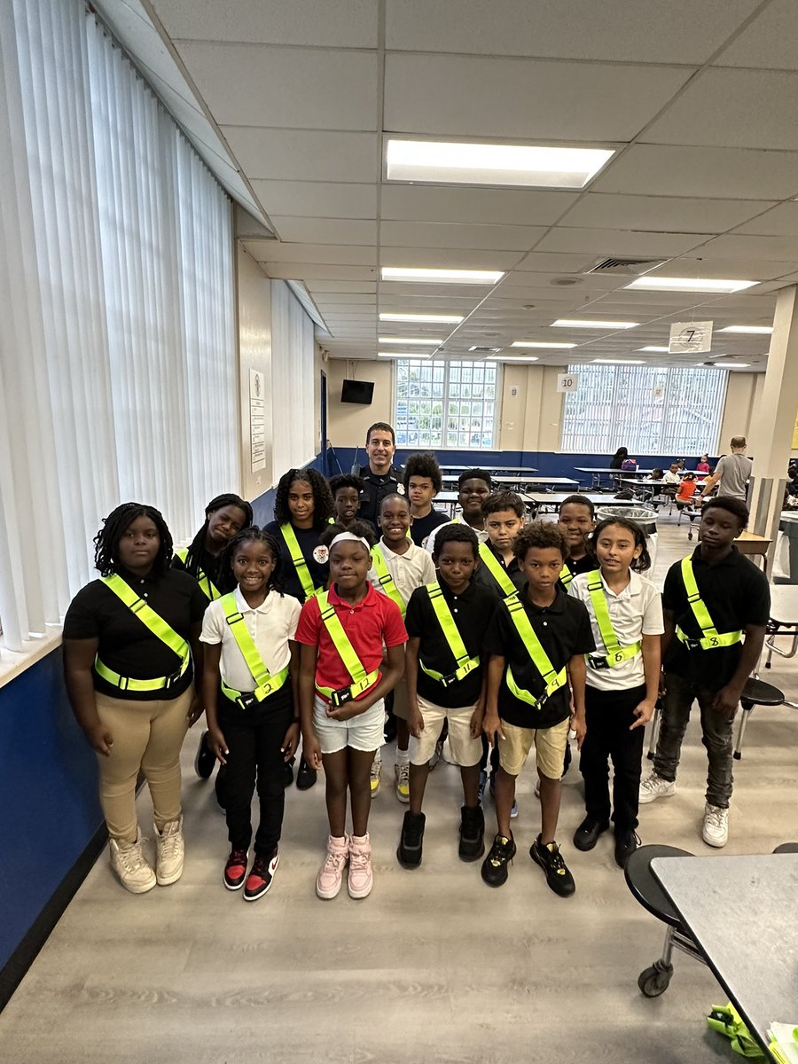 We have our amazing new 23-24 safety patrols. We are extremely proud of these students and look forward to seeing them exemplify their leadership skills on and off campus!😊 #SafetyFirst #WeAreSSK8 @HillsboroughSch @TransformHCPS