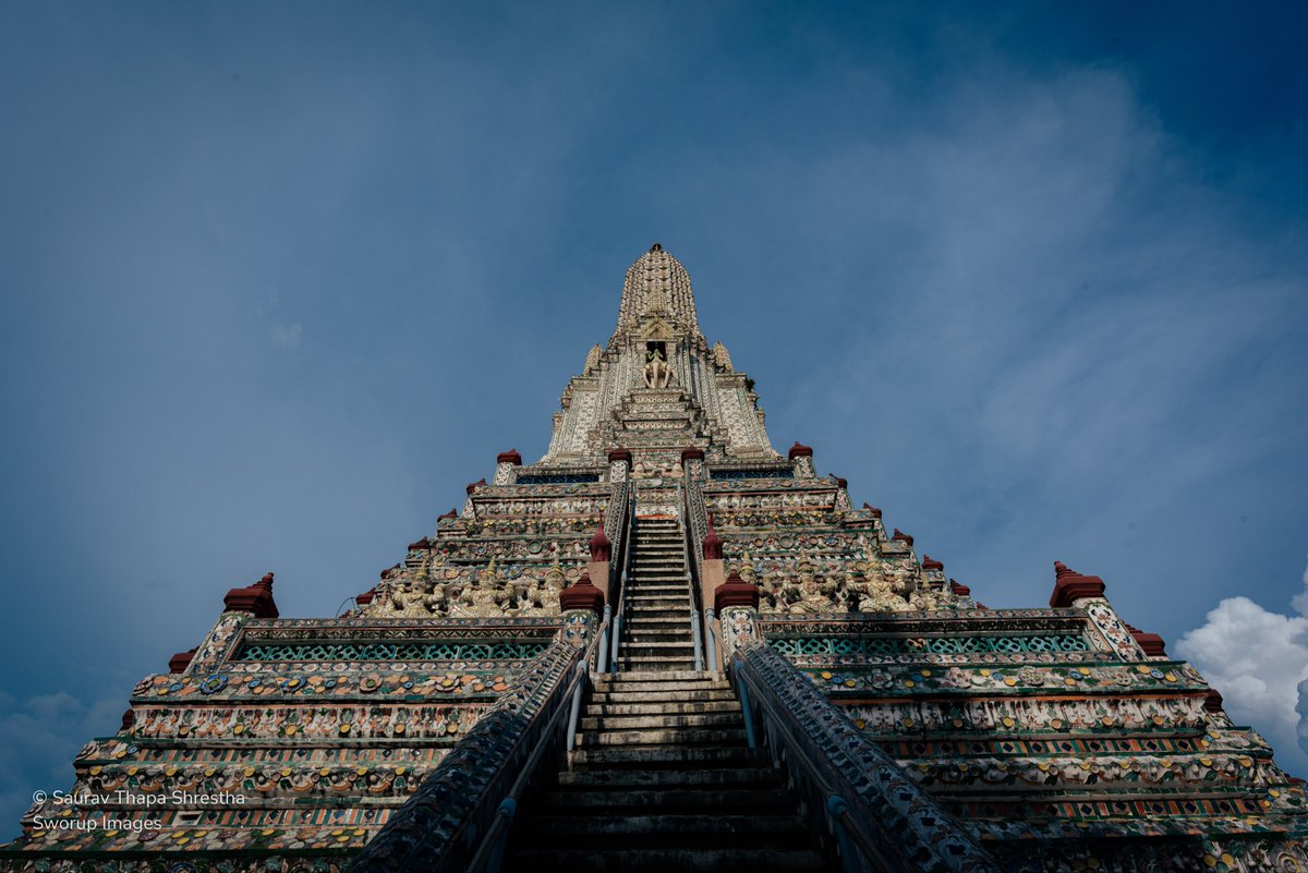 sworupsth's tweet photo. Wat Arun is a #Buddhist temple located in #Bangkok. Its name is derived from #Aruna, the Hindu god of dawn. The #temple is adorned with exquisite floral patterns of many different colours, and carved on the tiles. #sworupimages https://t.co/NW1Clh99Db