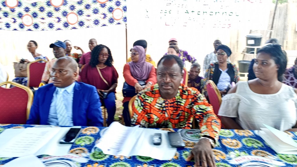 CanBenin's tweet image. Arrivée de la mission de la banque mondiale à Atchannou , Athiémé ce 02/10/23. Le SPCAN, Dr #AlfredACAKPO, a conduit #FatoumataBARRY et son équipe sur le terrain dans le cadre de la mission d'appui au #PNDPE. Cette Visite est fortement soutenue par les autorités locales. #wasexo