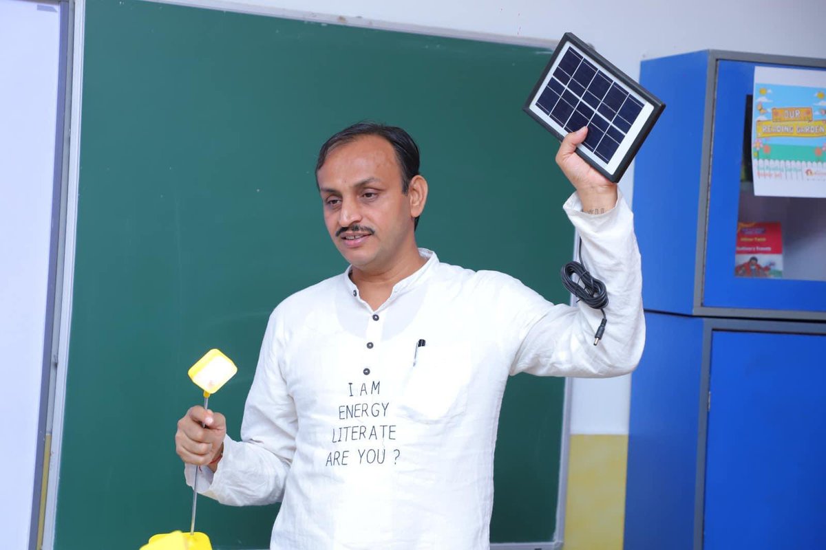 MtAbuSchool's tweet photo. Today, on #GandhiJayanti, we celebrated by taking concrete steps for #ClimateAction! Our learning community joined hands to welcome the Solar Man of India, Prof Solanki, on his mission to ignite change 🇮🇳 &amp; train #SolarAmbassadors #Leading #Inspiring @narendramodi https://t.co/NuQXydcMy9