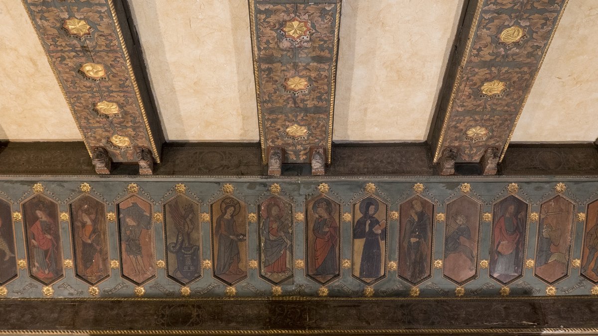 EUI_Schuman's tweet photo. #DidEUIknow that there is a rare wooden 14th-century ceiling in Sala Triara? ๐
This Spanish ceiling is a perfect example of the โmudรฉjarโ technique, which combines Islamic art in a Christian environment and has been declared World Heritage by UNESCO. ๐งโ๐จ https://t.co/wmG3W19T18