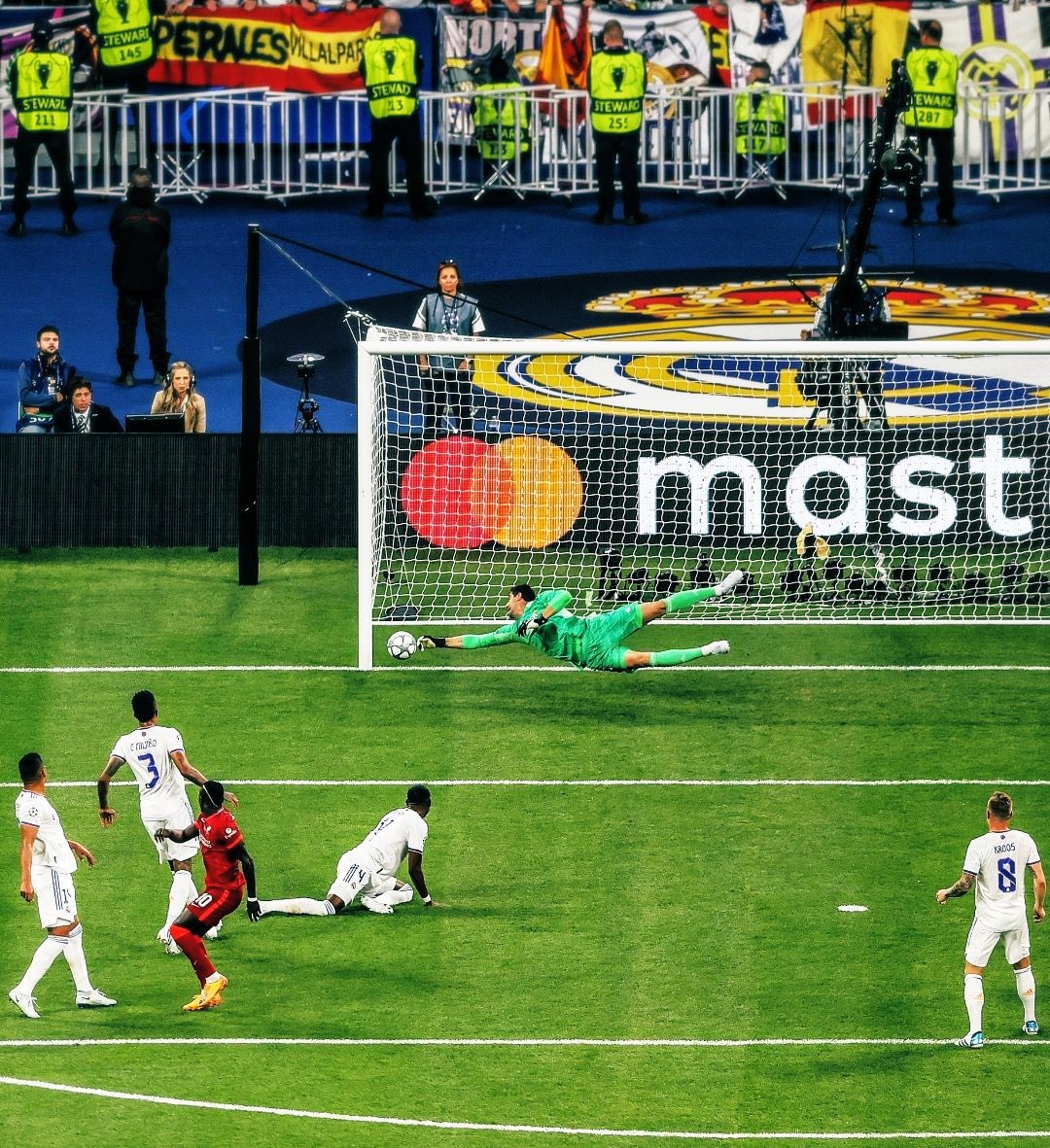 MadridXtra's tweet photo. THAT save, THAT night in Paris… ✨ https://t.co/13AAZlmyYi