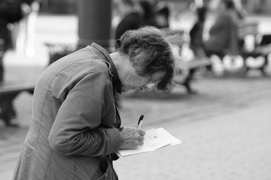 BarnetLibraries's tweet image. This Thursday from 11am to 12.30pm at #ColindaleLibrary we're teaming up with @AgeUKBarnet for a free poetry workshop led by Richard Neville. Email us to book or just turn up on the day. Visit our directory to find out more &amp;amp; enter a poetry competition -  ow.ly/83GZ50PRPsz