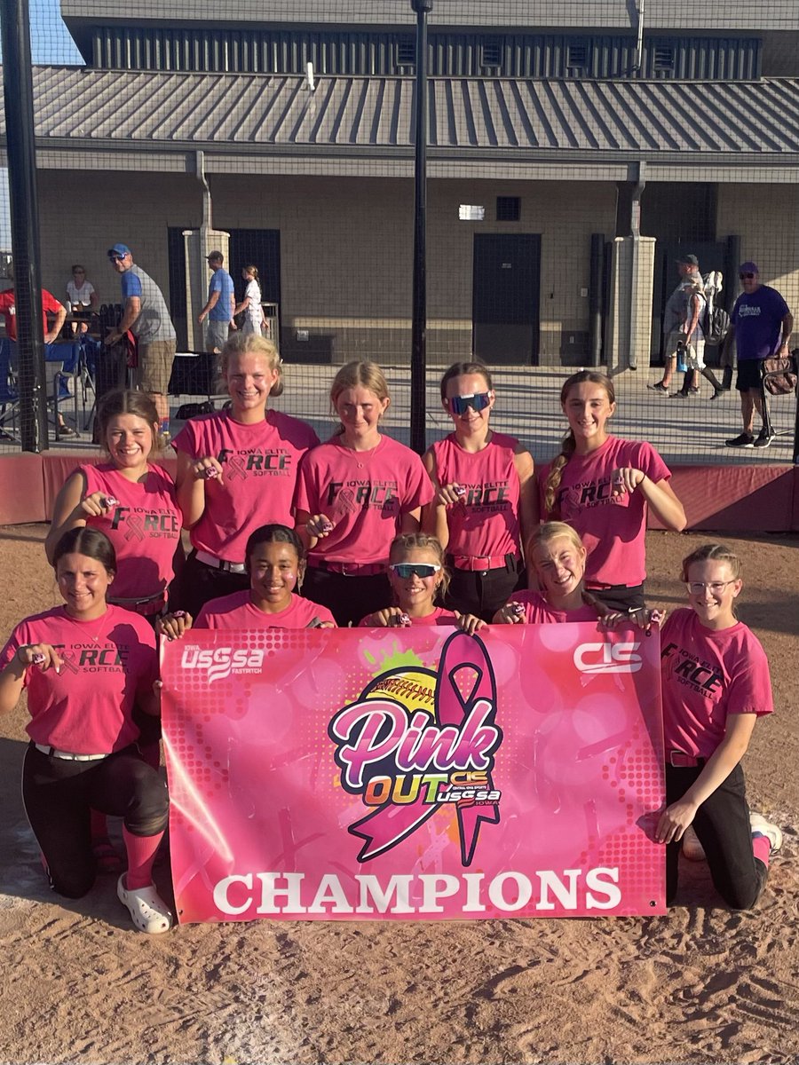 GracieAnder2028's tweet photo. We had a great weekend playing at the 14A Pink out tournament. Proud of my team for winning the championship! We played 6 games all weekend, and ended up winning all of them. #slaping #grinding https://t.co/nRmz16QilV