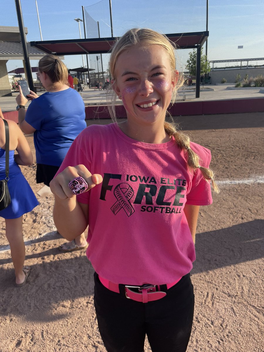 GracieAnder2028's tweet photo. We had a great weekend playing at the 14A Pink out tournament. Proud of my team for winning the championship! We played 6 games all weekend, and ended up winning all of them. #slaping #grinding https://t.co/nRmz16QilV