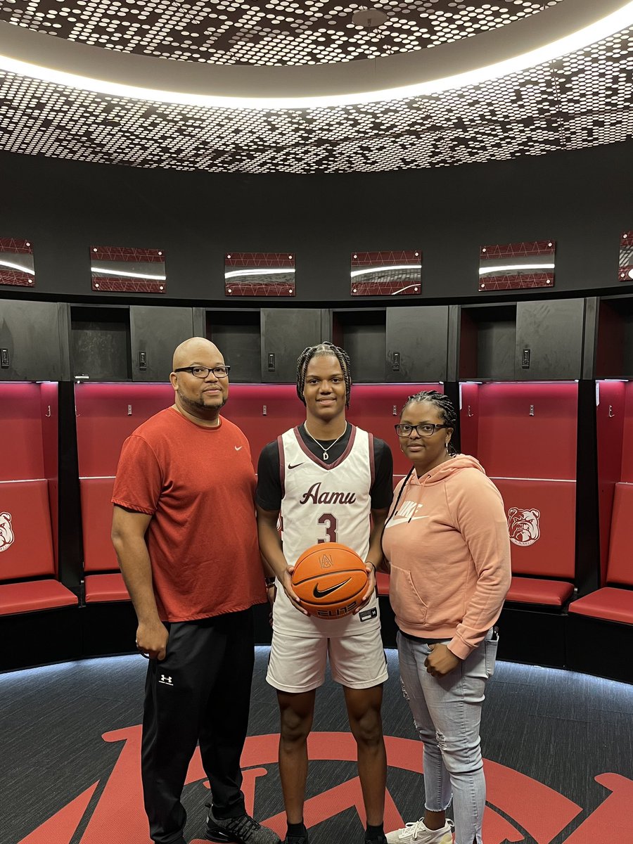 Desmond_2025's tweet photo. I had a great time this weekend at Alabama A&amp;M homecoming week @Bulldogs_Hoops @coachcalic @RodBjr #HBCU #notcommitted https://t.co/MM1FEydHMW