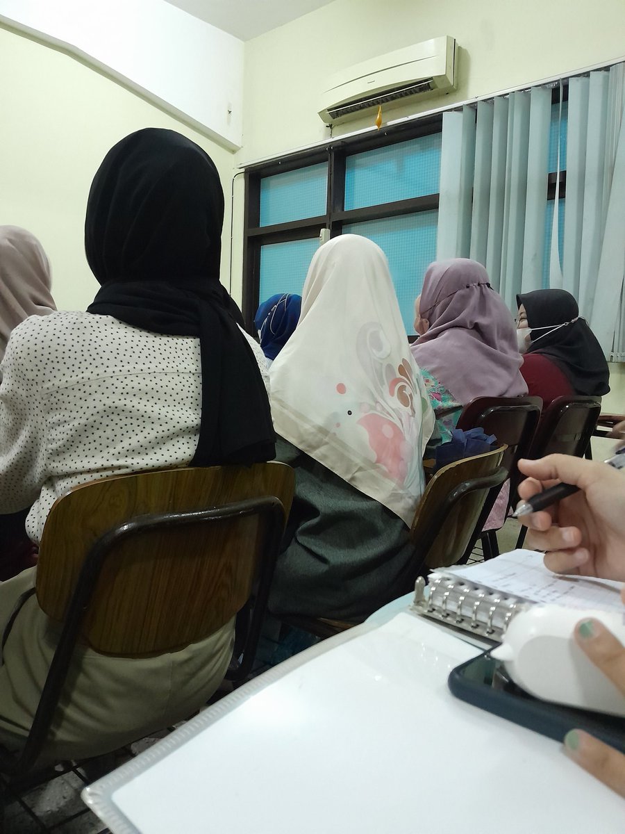 miriamrooss's tweet photo. Cie kuliah @oooanana https://t.co/Tbg7ZelMmT