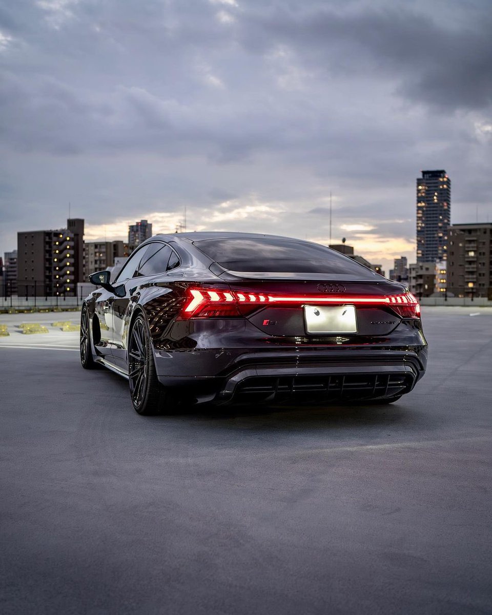bondmediacrew's tweet photo. e-tron GTカッコイイよね😆
#mvforged https://t.co/0qnRe6jH78