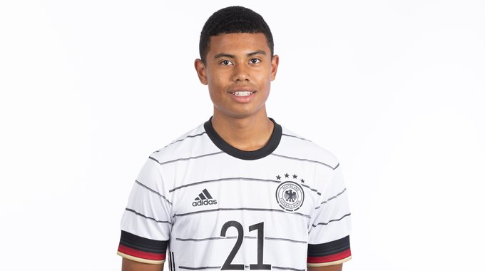 Do_Jugend's tweet photo. DFB U19
Für die erste EM-Qualifikationsrunde in Polen wurde Rafael Lubach nominiert.

Auf der Abrufliste ist Leonardo Posadas.

Es geht gegen Kasachstan(11.10.2023), Nordmazedonien(14.10.2023) und Polen(17.10.2023).

#DFB #DFBU19
#BVB #BVBU19

https://t.co/rwHECnKaRY https://t.co/GHnSkDwuKT