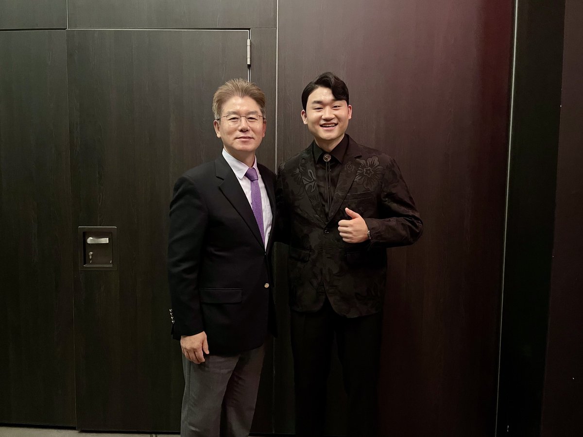 유정현 대사, 뮤직트로아 페스티벌 (왈룬 브라반트) 개막행사 김태한 콘서트 참석
overseas.mofa.go.kr/be-ko/brd/m_75…

Ambassador RYU Jeonghyun attended the opening of the Musiq’3 Festival, KIM Tae-han's Concert
overseas.mofa.go.kr/be-en/brd/m_21…