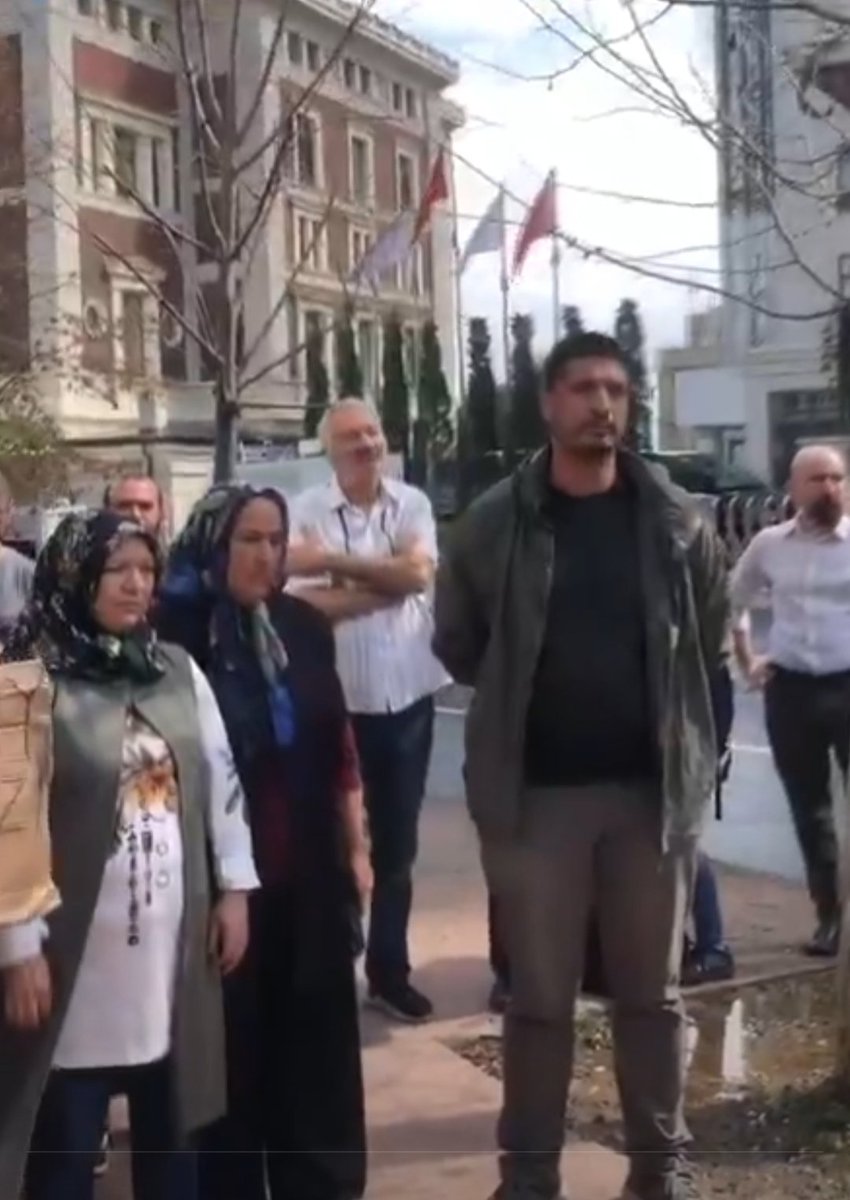 birlesik_isci's tweet photo. Agrobay Serac��lık işçileri, İstanbul'da bulunan ABD, Hollanda, İngiltere ve Almanya konsoloslukları önünde basın açıklamaları gerçekleştirdi.

Agrobay İşçisi Kazanacak! 

@tarimsendikasi

#AgrobayHakkımızıVer
#BayburtGrup https://t.co/2eKQeuGU1O