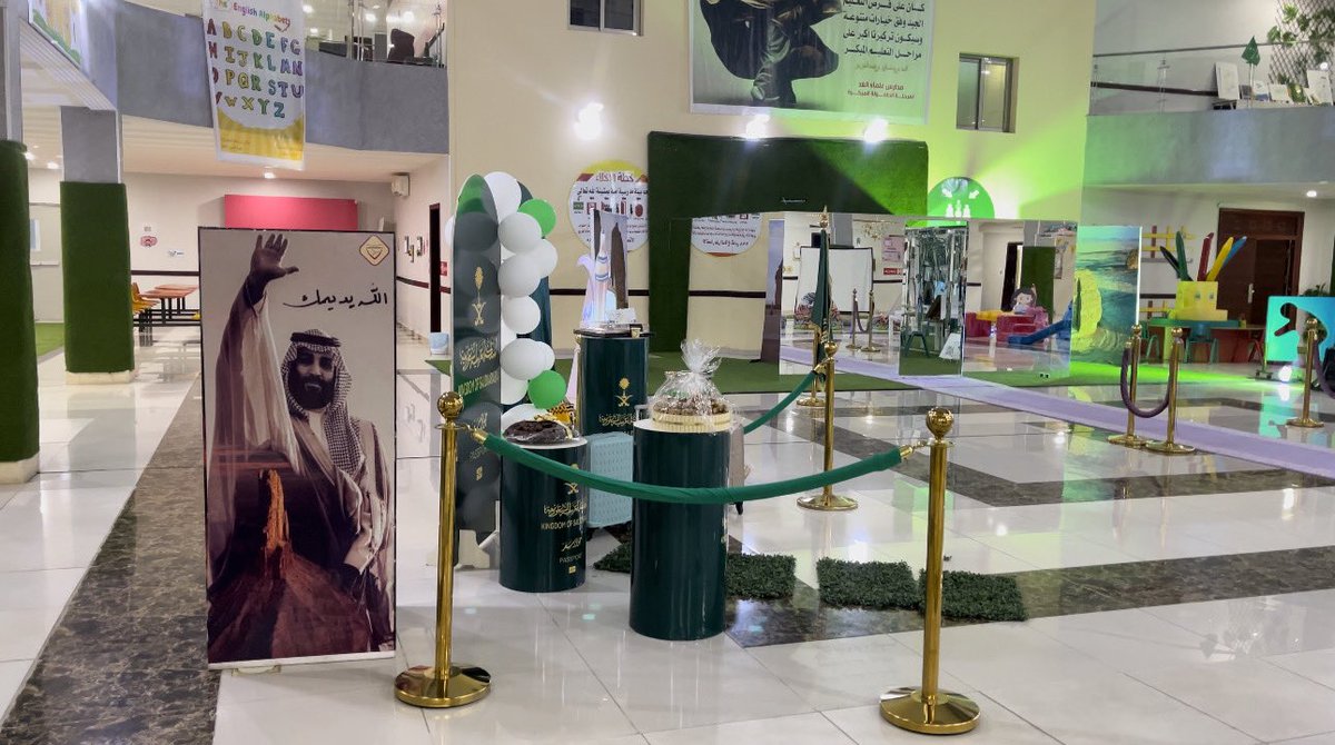 olmaa_alghd's tweet photo. وطن طموح بحكومة فاعلة ومواطن مسؤول  فمهما صغرت البدايات سنصل باذن الله الى اعظم الانجازات ونضع ونصنع بصمتنا فداء للوطن🇸🇦. 
@moe_tbk @alkuair 
#مدارس #علماء_الغد #روضة #تبوك #السعودية #صباح_الخيرᅠ #اليوم_الوطني93 https://t.co/uQpBY4dAtS
