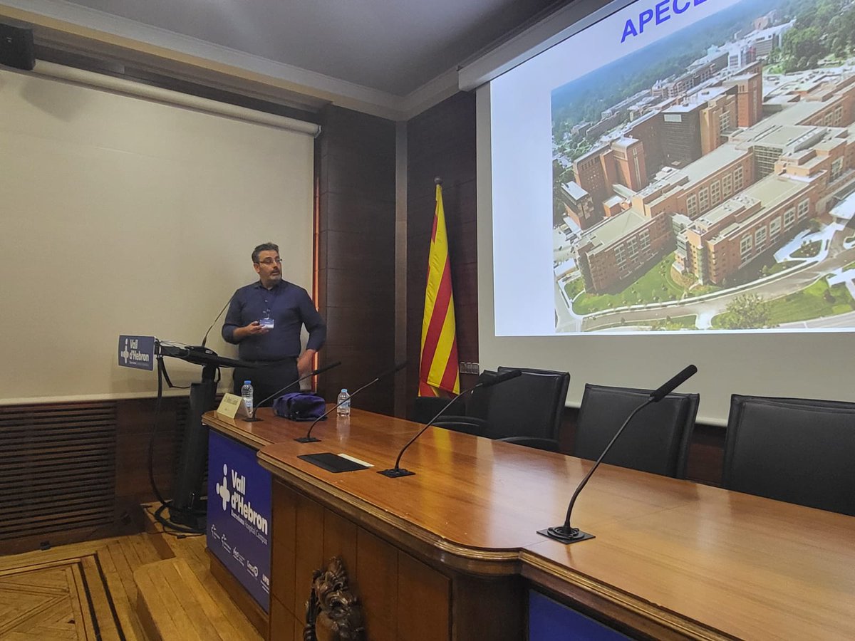 VHIR_'s tweet image. Let&apos;s begin with the #VallHebronTalks by #VHIR by Dr. Mihalis S. Lionakis (@NIH). He explains that #APECED is caused by a mutation in the AIRE gene, which is related to autoimmunity.
 
🔗 Watch it online: gencat.zoom.us/j/92144038494