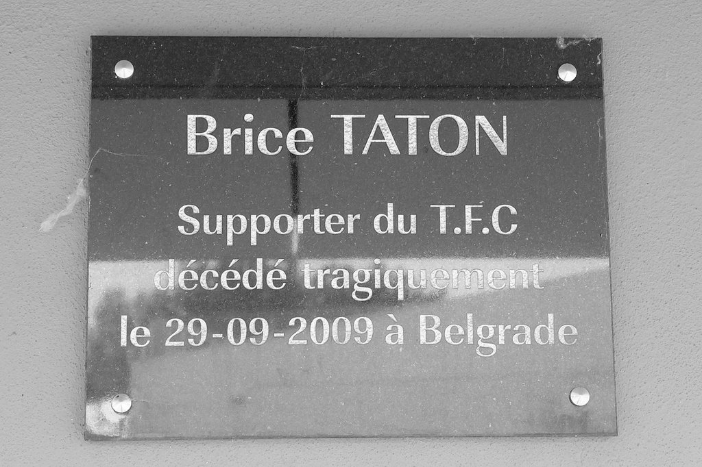 1jour1stick's tweet photo. Le sticks sont un petit prisme par lequel on peut comprendre l'histoire d'un groupe. Ce ⏬ est dédié à la tragédie ayant endeuillé le groupe en 2009. R.E.P Brice. https://t.co/OXymGUAZlY
