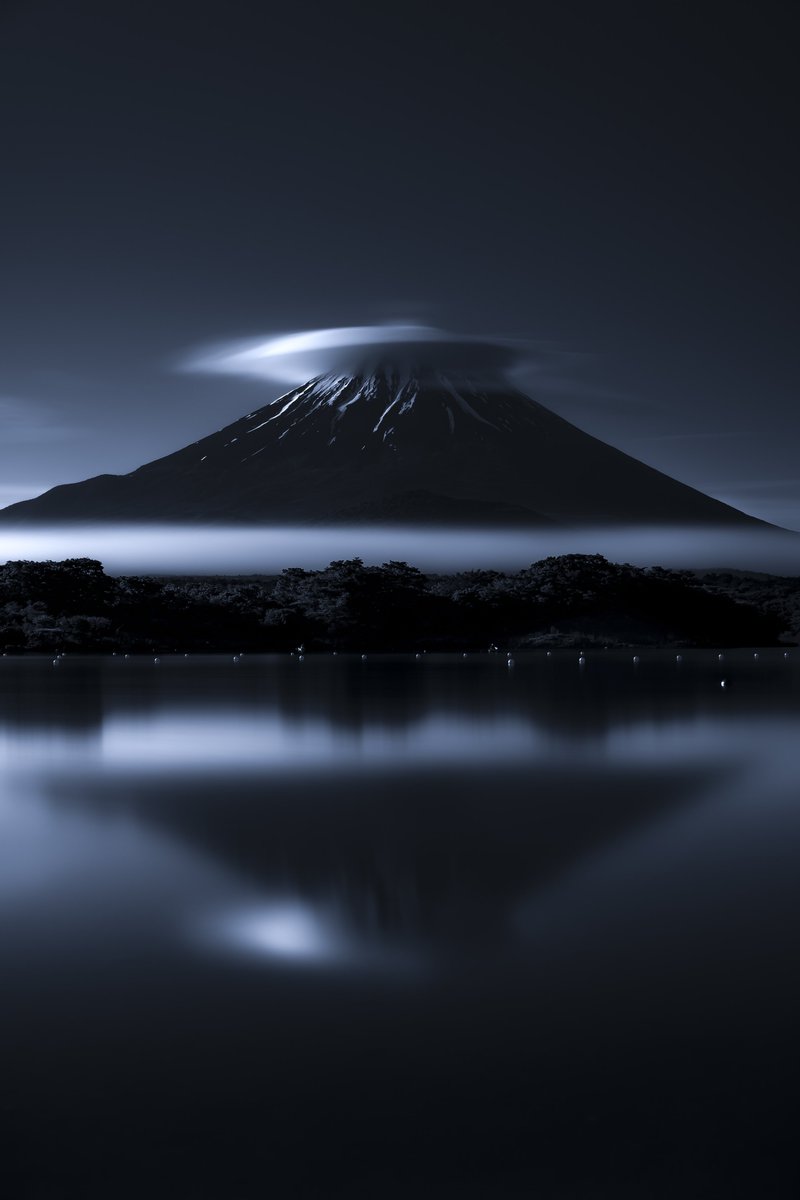 切れ味の良さそうな富士山。