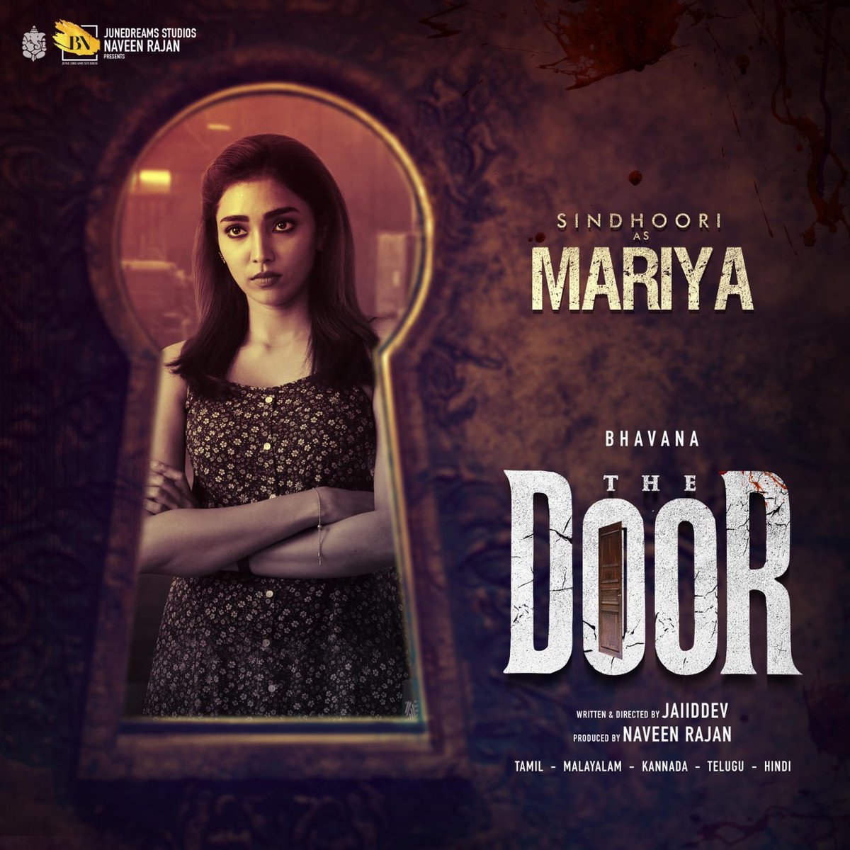 Introducing Sindhoori as Mariya in #TheDoor movie.

More Updates very soon.

<a href="/NaveenRajanPRDR/">Producer_NaveenRajan</a> <a href="/talk2ganesh/">Ganesh Venkatram</a> @Priyaaavenkat <a href="/SindhooriC/">Sindhoori Vishwanath</a> @Roshni__roshu @jaiiddev @gouthamgdop <a href="/raveena116/">Raveena.S.R</a> <a href="/cutbycut24/">Athul Vijay</a> <a href="/prosathish/">Sathish</a>

#ProducerNaveenRajan #THEDOOR #TheDoorMovie #Bhavana86 #Jaiiddev