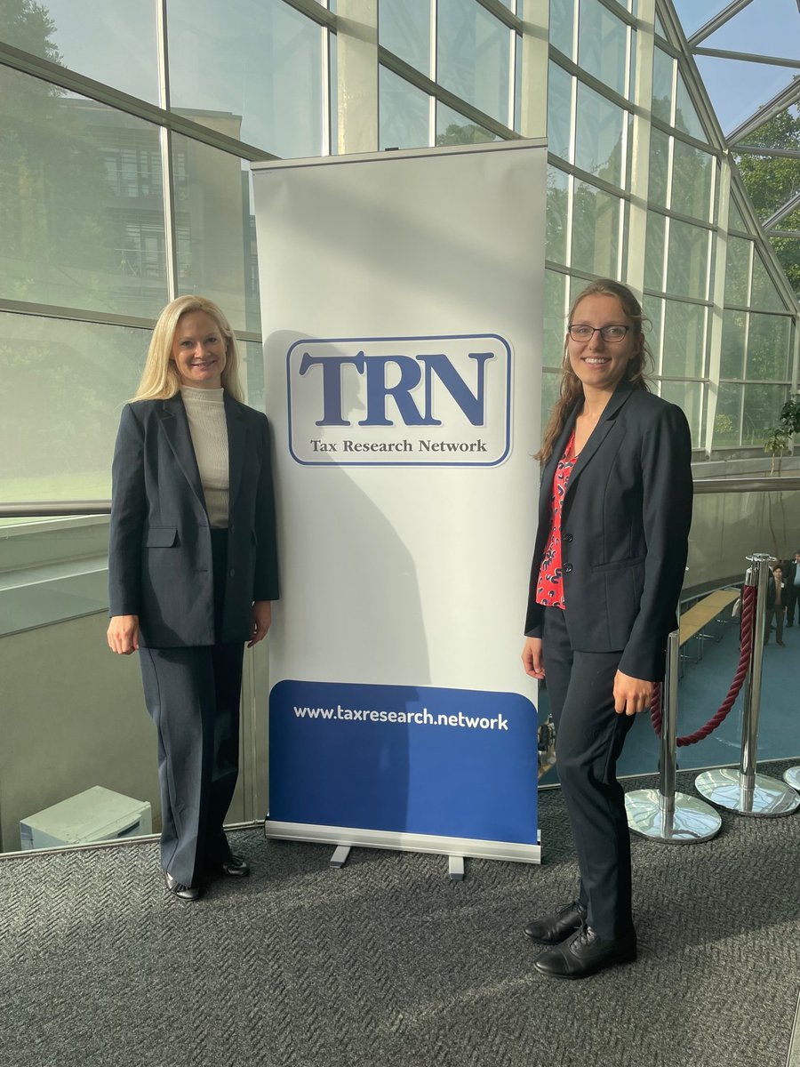 Anna-Maria Anderwald und Nora Schreier hielten bei der Tax Research Network Konferenz in Cambridge einen Vortrag über die Umsatzsteuer als Lenkungsinstrument.