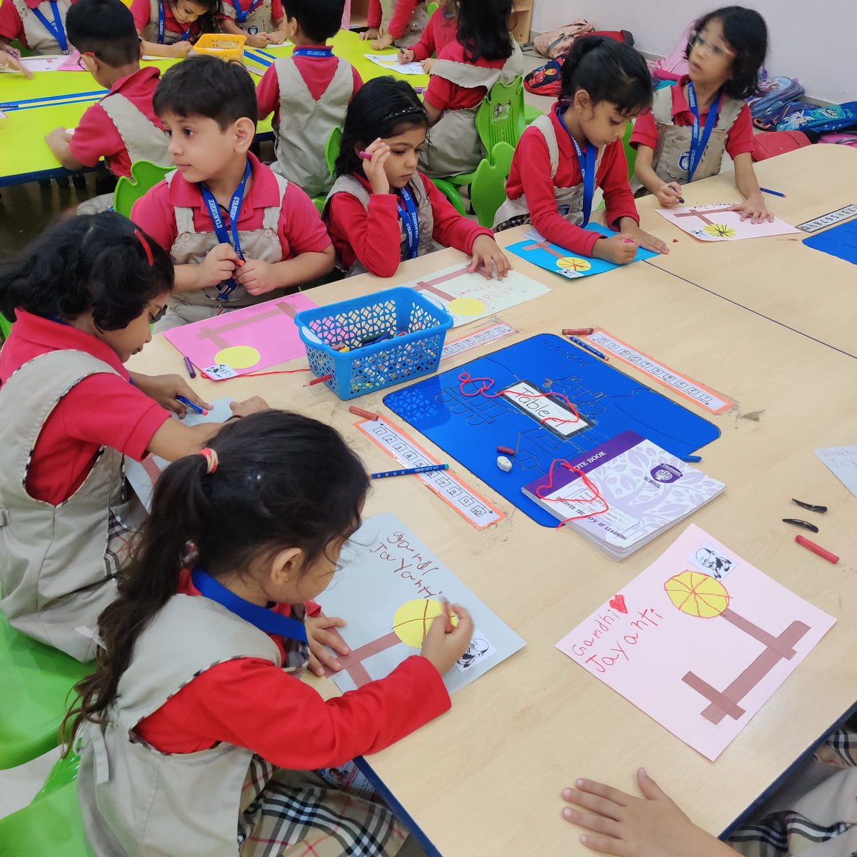 SchoolGyanshree's tweet photo. On the occasion of Gandhi Jayanti, the Shreeyans of the Pre-Primary Wing learnt about Gandhi ji, fondly called 'Bapu' and known as the Father of the Nation through a PPT, Class Talk and, Art &amp; Craft activities. https://t.co/6qQzHrF9jn