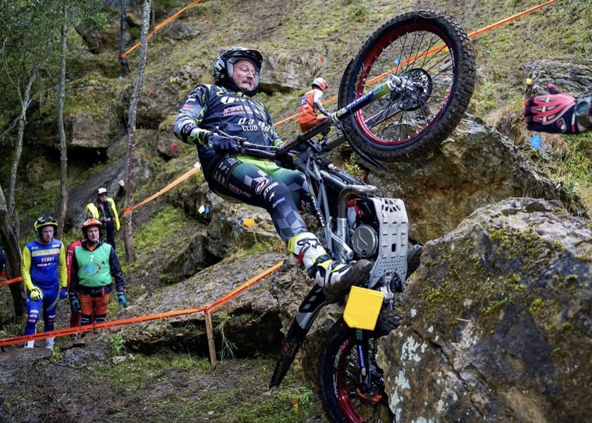 Minimum requirement is maximum effort! <a href="/AlexzWigg/">Alexz Wigg</a>  showing us what that looks like on a Monday 🔥💚