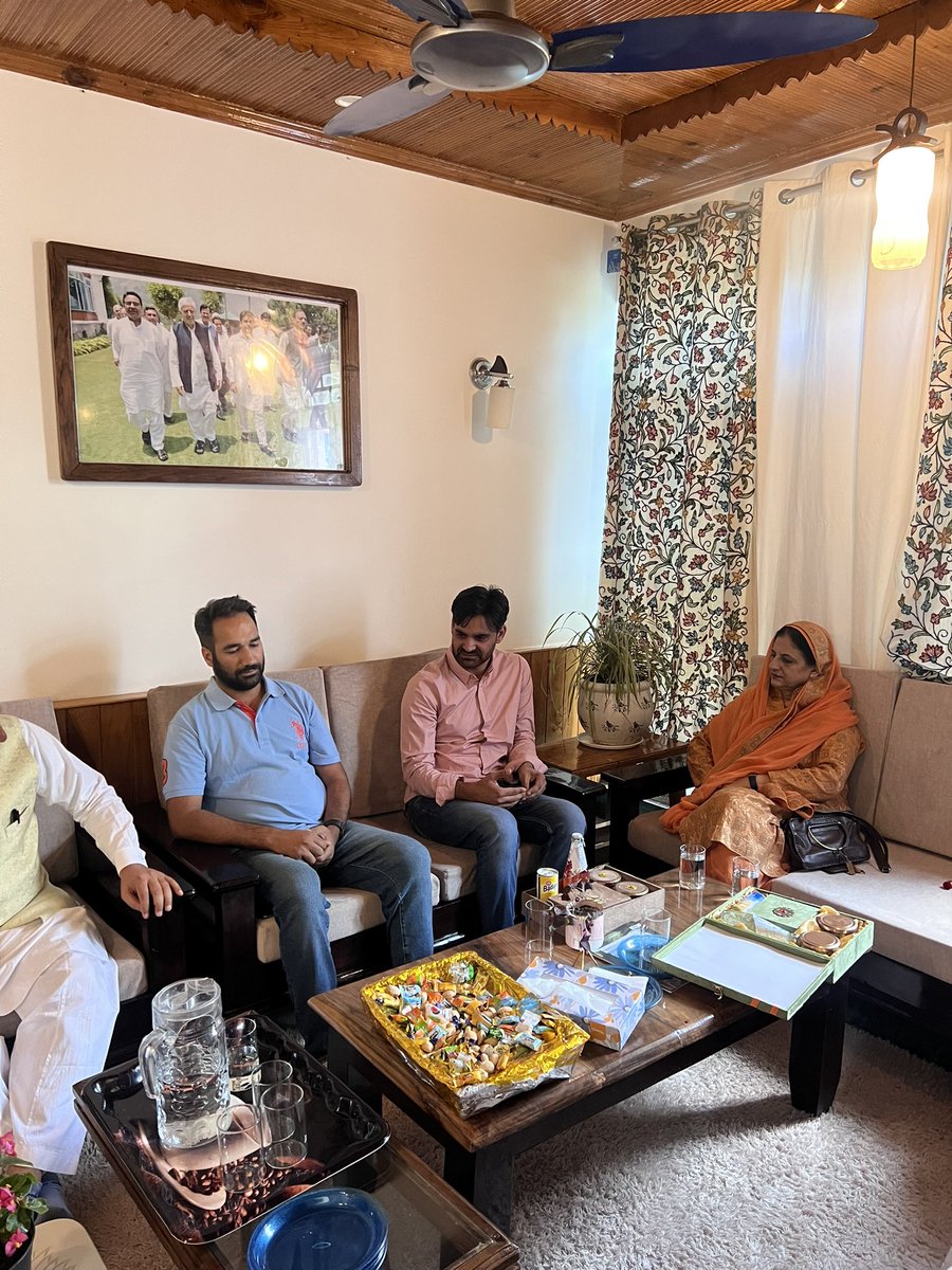 jkpdp's tweet photo. Party President @MehboobaMufti visited Handwara to attend the marriage ceremony of @YouthJKPDP North Kashmir Coordinator @Ar_Reyaan 
Joined by other party leaders, she wished the couple a happy married life ahead. https://t.co/Xom9tRBmQX