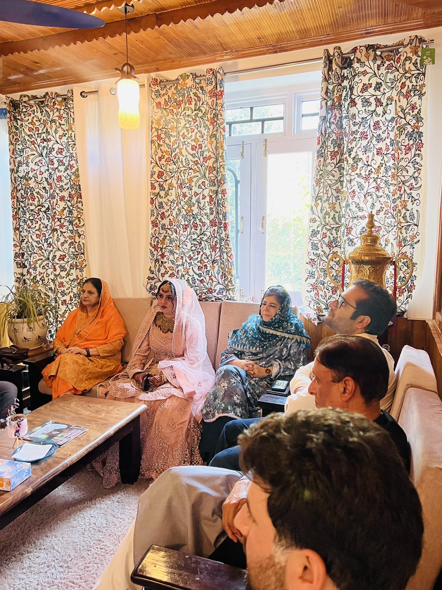 jkpdp's tweet photo. Party President @MehboobaMufti visited Handwara to attend the marriage ceremony of @YouthJKPDP North Kashmir Coordinator @Ar_Reyaan 
Joined by other party leaders, she wished the couple a happy married life ahead. https://t.co/Xom9tRBmQX