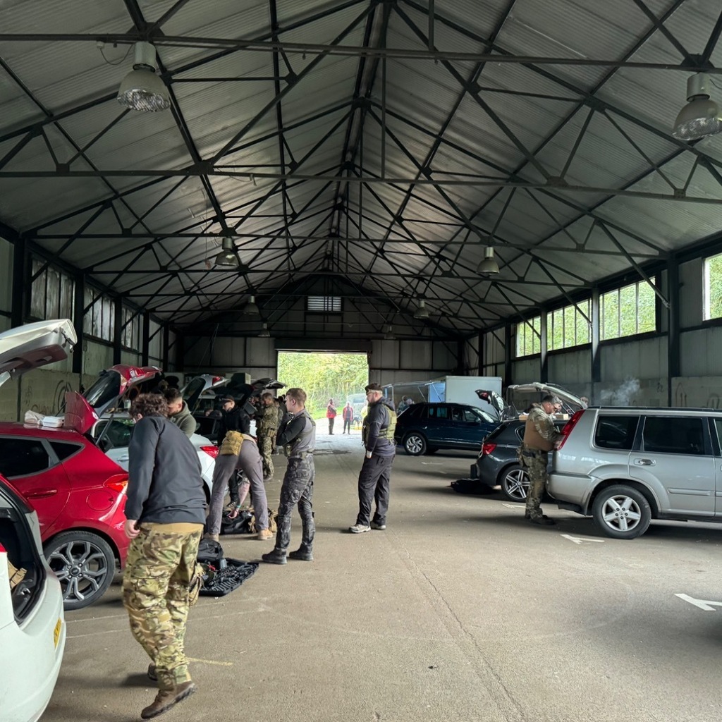 PlayAirsoftUK's tweet photo. Preparing for deployment at Anzio Camp on a cold Saturday morning. 

Gameplay could have been better if the overgrown vegetation was kept in check. You can now play hide-and-seek with a Predator there for real. https://t.co/18qr39MxiS https://t.co/m3gfOkJBZZ
