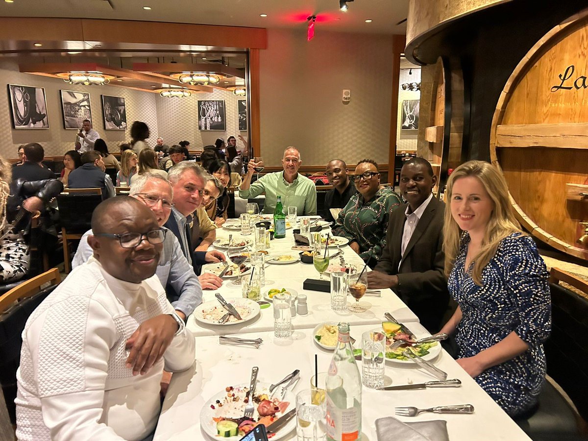 HPP_Research's tweet photo. Prof Thumbi Ndung'u (@Thumbi_Ndungu ) was the recipient of the ‘Leadership in Public Health Practice Award’ from the Harvard T.H. Chan School of Public Health Alumni Association over the weekend.
@AHRI_News @SANTHEafrica https://t.co/gKw89v2pHX