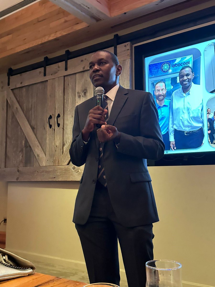 HPP_Research's tweet photo. Prof Thumbi Ndung'u (@Thumbi_Ndungu ) was the recipient of the ‘Leadership in Public Health Practice Award’ from the Harvard T.H. Chan School of Public Health Alumni Association over the weekend.
@AHRI_News @SANTHEafrica https://t.co/gKw89v2pHX