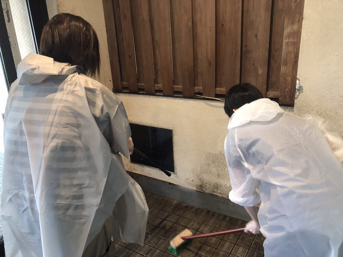 jujinosono's tweet photo. 玄関の清掃を行いました。綺麗になると気持ちも明るくなりますね。
デ��キブラシさばきを見ているとロコ・ソラーレからスカウトされてしまうんじゃないかと心配になってしまいました。　

#浜松市　#介護　#特養　#清掃　#カーリング https://t.co/9gSXDdxnTN