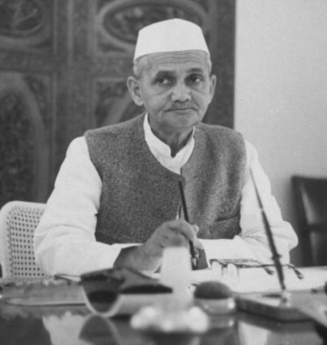 gsrdatta's tweet photo. Remembering the simplicity, integrity, and leadership of Lal Bahadur Shastri on his birth anniversary. His slogan 'Jai Jawan, Jai Kisan' continues to inspire us all. 🙏🇮🇳 #LalBahadurShastriJayanti #RememberingShastriJi https://t.co/lvF4hAUHuF