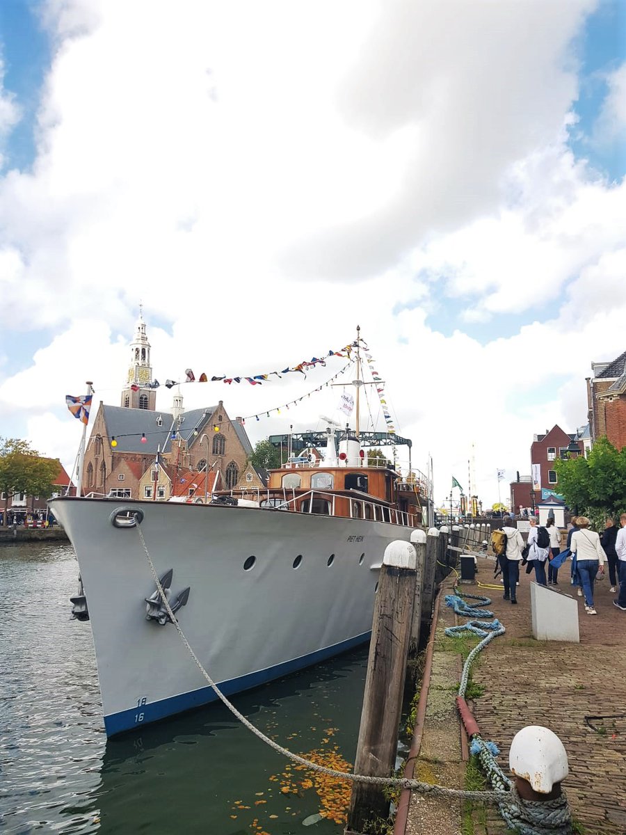 PietHein_Jacht's tweet image. Op 4 t/m 8 oktober is de @Furieade in #Maassluis! Zaterdag en zondag kun je het koninklijk jacht #PietHein, samen met andere historische #schepen, in de haven bewonderen. 

Je bent van harte welkom om het #koninklijkjacht vrij te komen bezichtigen. Zien we jou dit weekend? ⚓