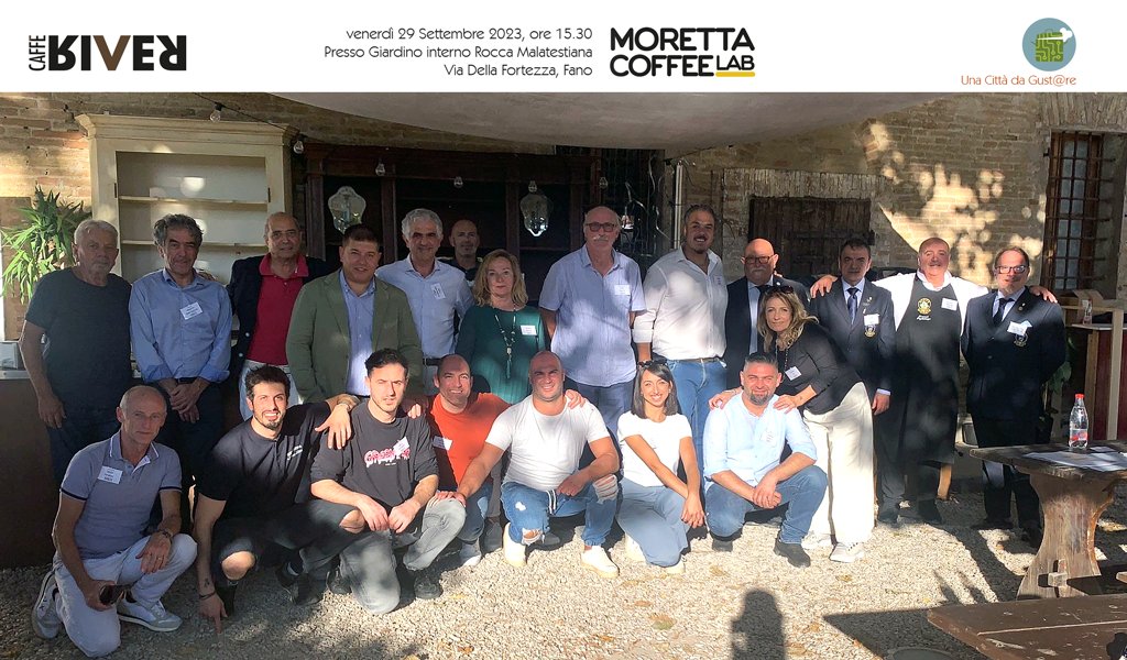 Caffe_River's tweet photo. Oggi si celebra la #GiornataInternazionaleDelCaffe. 
Non solo caffè espresso, tutti i modi di prepararlo e tutto il suo incredibile mondo.
Un mondo fatto anche di Moretta, una ricetta tipica di Fano che abbiamo avuto modo di scoprire venerdì al Moretta Coffee Lab. Grazie a tutti! https://t.co/ETl79Quzho